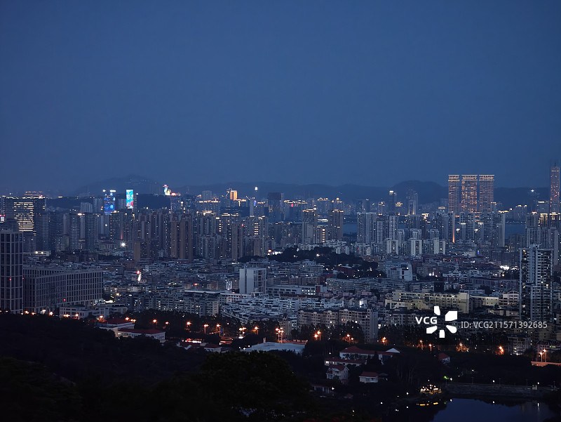 蔡尖尾山石峰岩茶铺视角看厦门城市风光图片素材