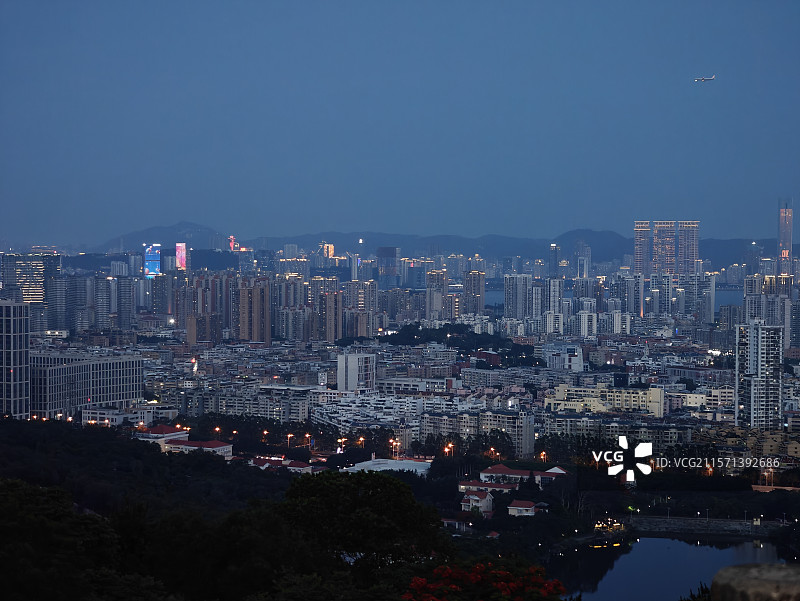 蔡尖尾山石峰岩茶铺视角看厦门城市风光图片素材