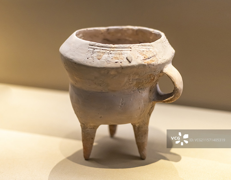 陶斝 商 盘龙城杨家湾38号探方出土 湖北省博物馆图片素材