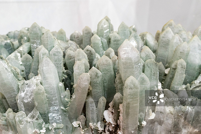 天然矿产，重晶水晶簇的特写图片素材