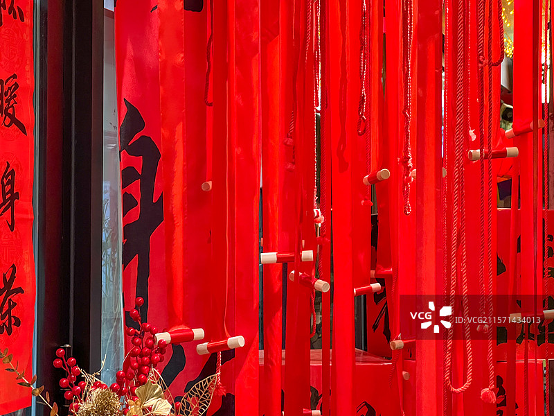 红色装饰的门廊，充满节日气氛图片素材