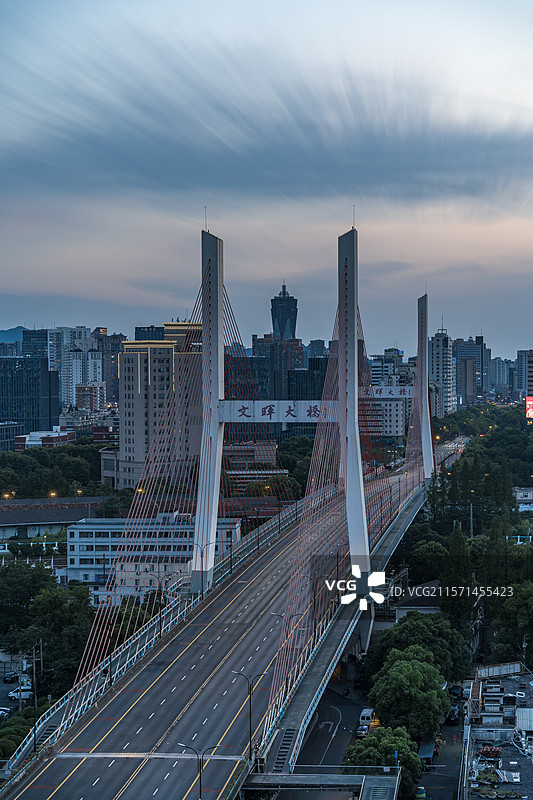 浙江杭州 文晖大桥 环球中心 同框 长曝光图片素材