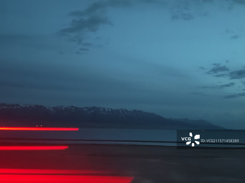 新疆赛里木湖夜景魅影图片素材