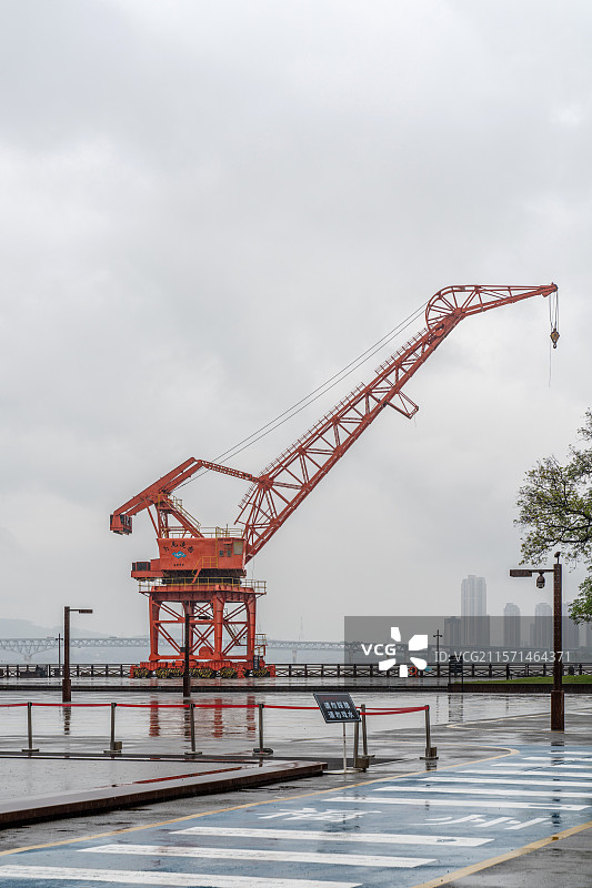 中国船政博物馆主题公园里的码头起重机图片素材