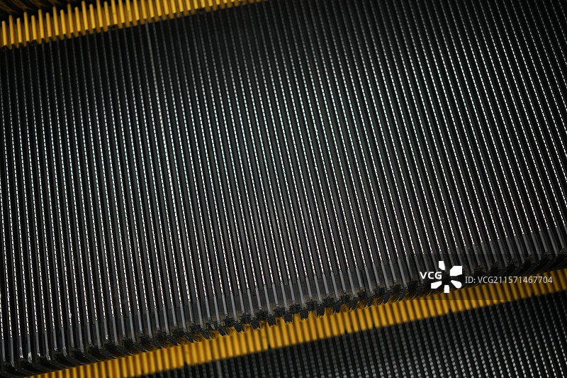 黄黑色电梯几何结构发展电梯图片素材