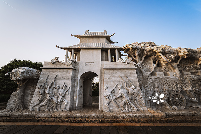 武汉武昌首义楚望台遗址公园首义烽火雕塑图片素材