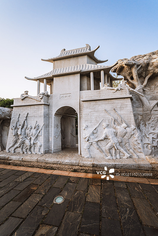 武汉武昌首义楚望台遗址公园首义烽火雕塑图片素材