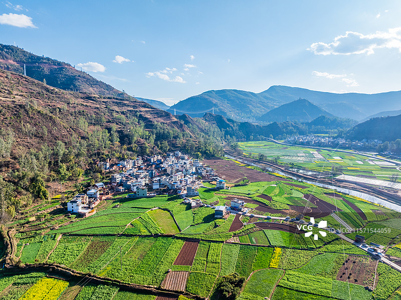 中国云南楚雄州牟定县母鲁打田野航拍风光图片素材