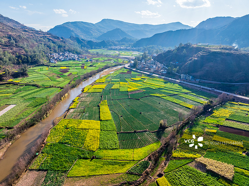 中国云南楚雄州牟定县母鲁打田野航拍风光图片素材