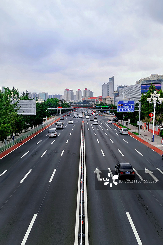 广阔道路，一往无前图片素材