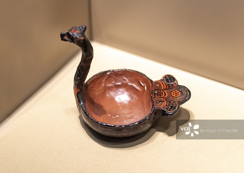 彩绘变形凤鸟纹漆盂 秦 云梦睡虎地34号墓 湖北省博物馆图片素材