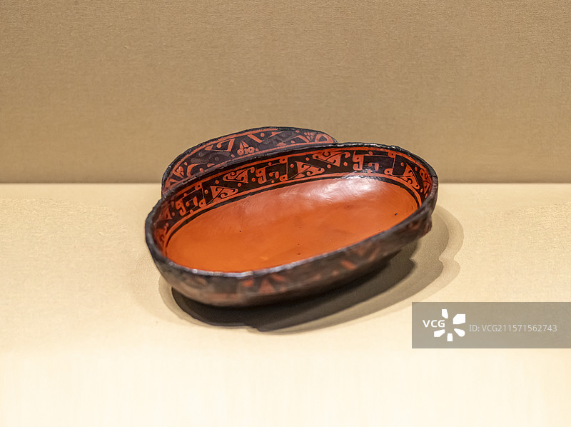 彩绘变形凤鸟纹漆耳杯 秦 云梦睡虎地34号墓 湖北省博物馆图片素材