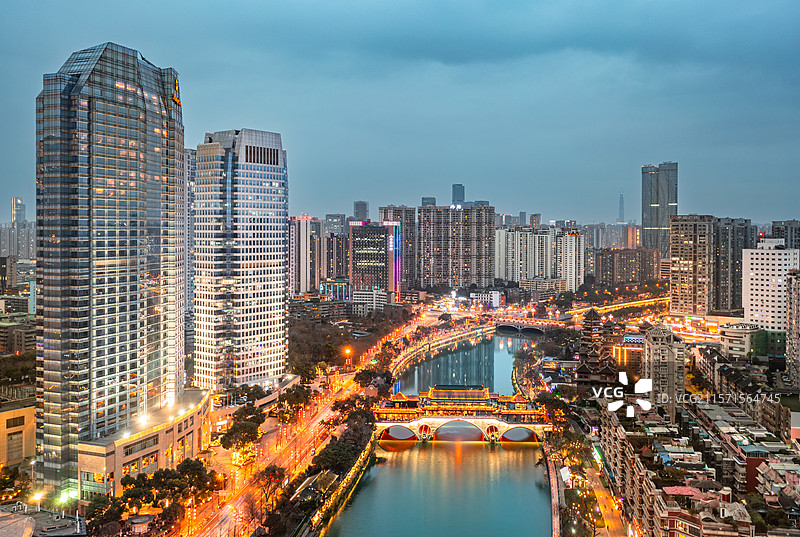 中国四川成都安顺廊桥周边建筑夜景航拍图图片素材