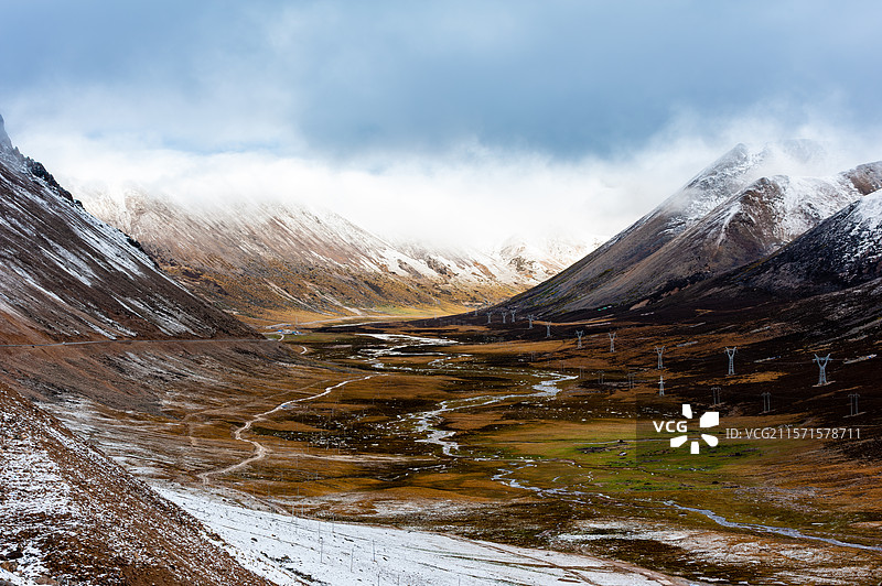 中国西藏左贡县川藏南线海拔第一高度东达山垭口图片素材