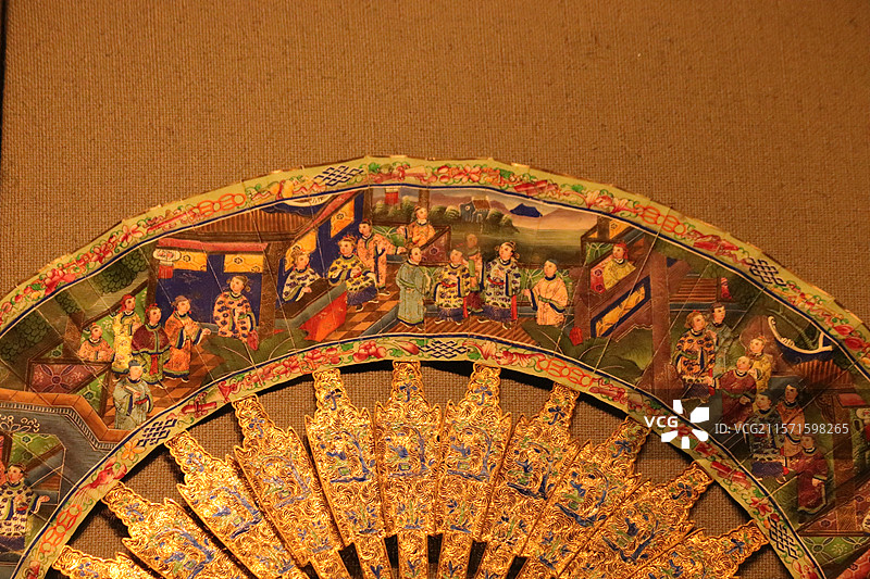 彩绘贴象牙脸人物折扇图片素材