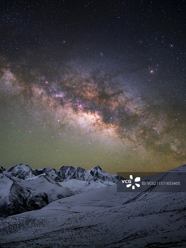 川西贡嘎雪山夏季银河图片素材