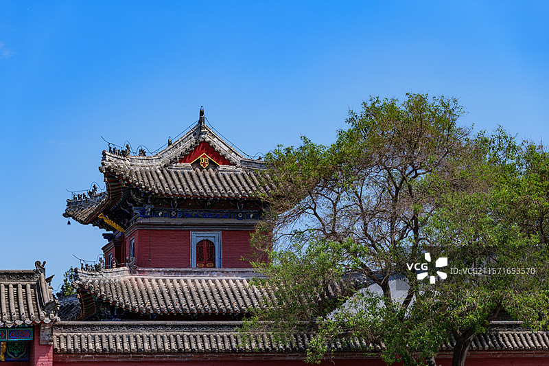 河南周口伏羲太昊陵庙蓝天下的中式古建筑群图片素材