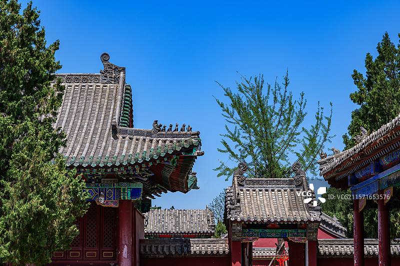河南周口伏羲太昊陵庙蓝天下的中式古建筑群图片素材