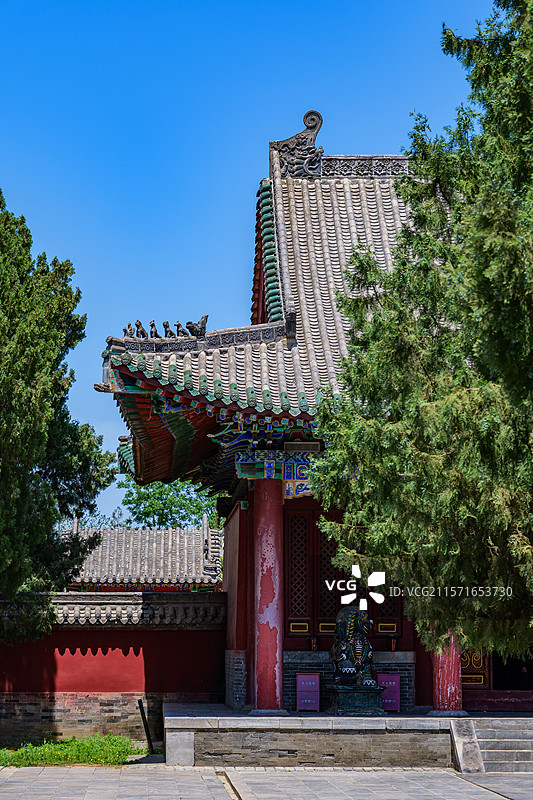 河南周口伏羲太昊陵庙蓝天下的中式古建筑群图片素材