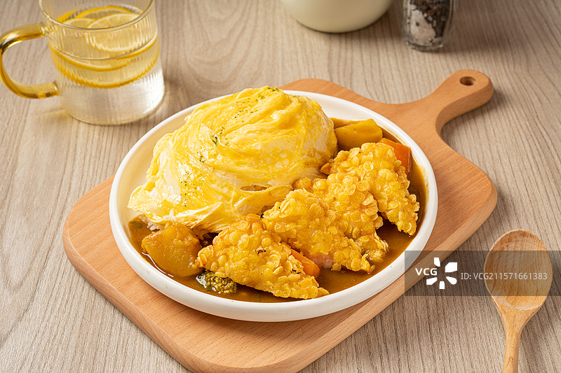 咖喱虾排蛋包饭图片素材