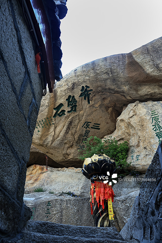 华山斧劈石图片素材