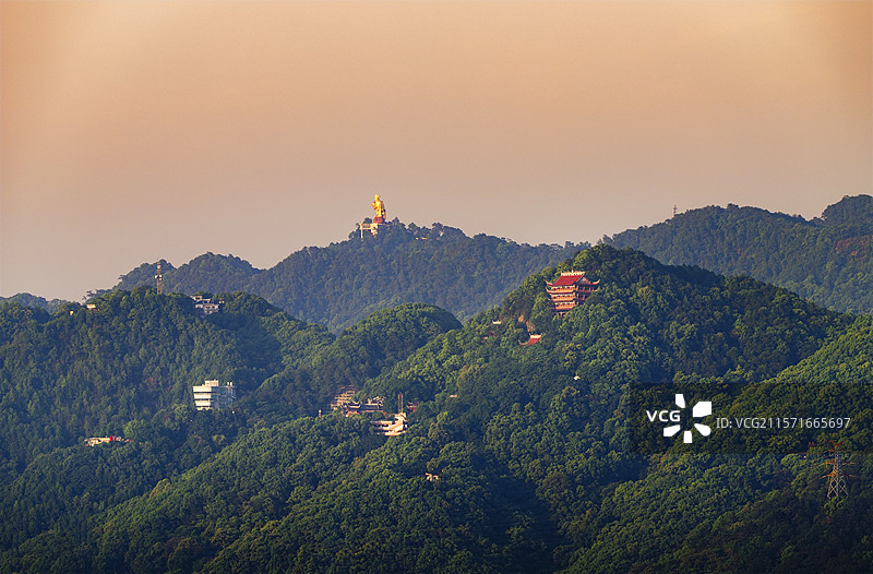 重庆南山风景区远眺大金鹰，一棵树观景台，老君洞）图片素材