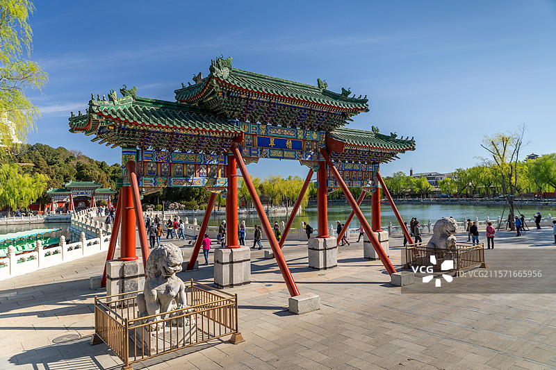北京北海公园堆云翠积牌楼图片素材