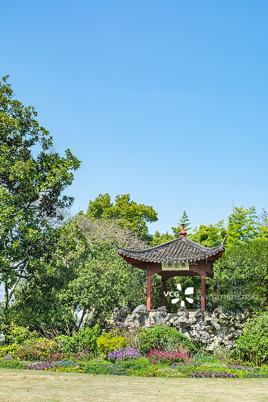 藏山阁 花港公园 红栎山庄 假山 花坛 杭州 西湖畔 江南园林景观 古典园林建筑 古亭 中式凉亭图片素材