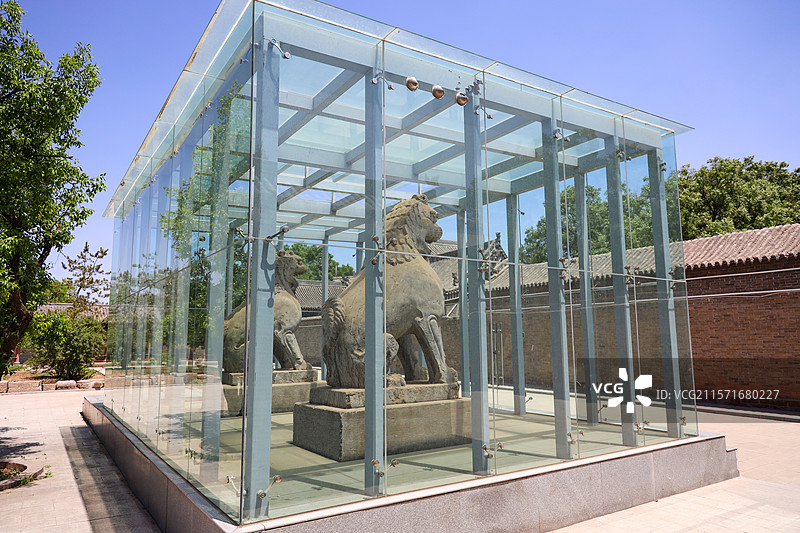 山西省吕梁市文水县，则天庙（武则天纪念馆）内的唐代石狮子图片素材