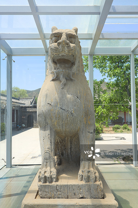 山西省吕梁市文水县，则天庙（武则天纪念馆）内的唐代石狮子图片素材