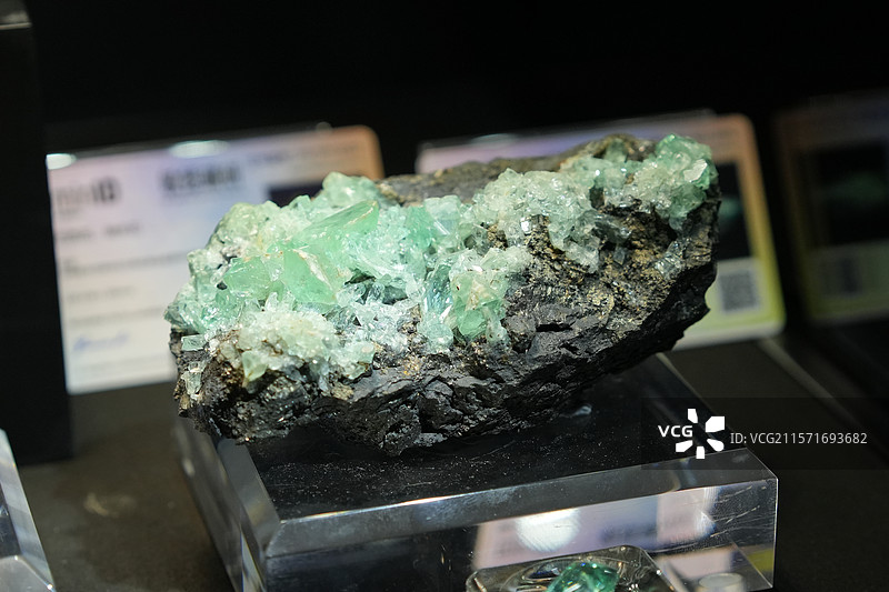 磷叶石宝石矿石珠宝珍品珍贵宝藏图片素材