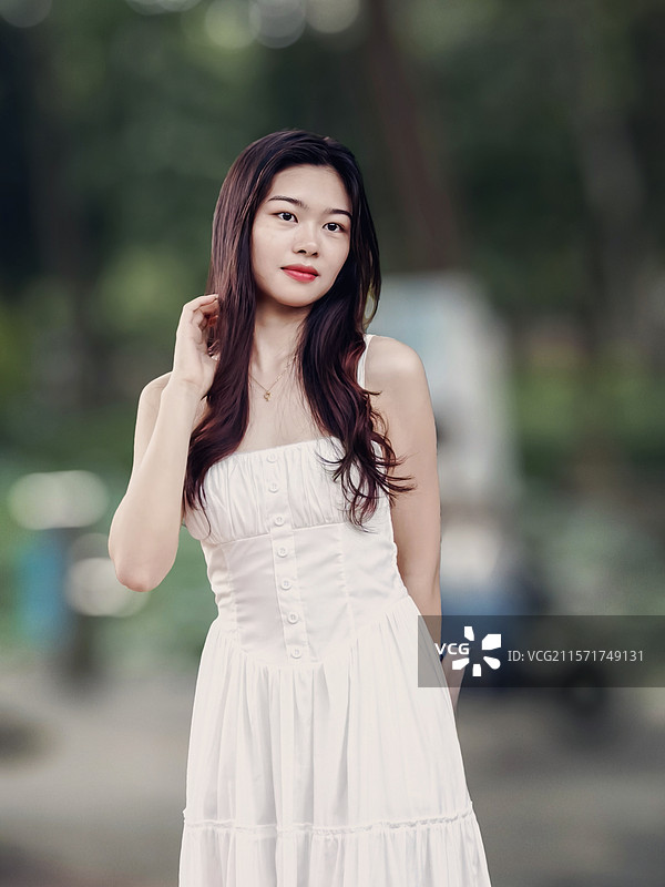 浅夏白裳倩影图片素材