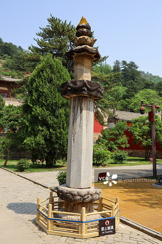 山西省忻州市五台县，佛光寺内的唐代石经幢图片素材
