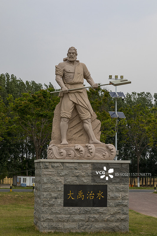 河南省新乡市，原阳县桥北乡黄河边，大禹之水雕像图片素材