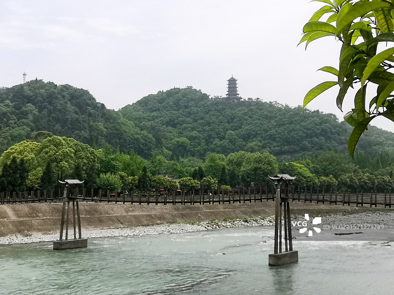 四川成都著名旅游景点都江堰安澜索桥图片素材