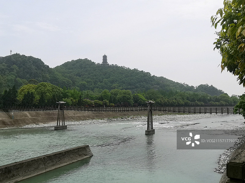四川成都著名旅游景点都江堰安澜索桥图片素材