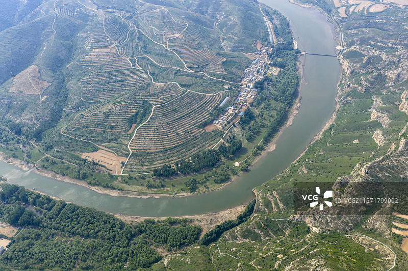 高视角下航拍朝阳凌河第一湾图片素材