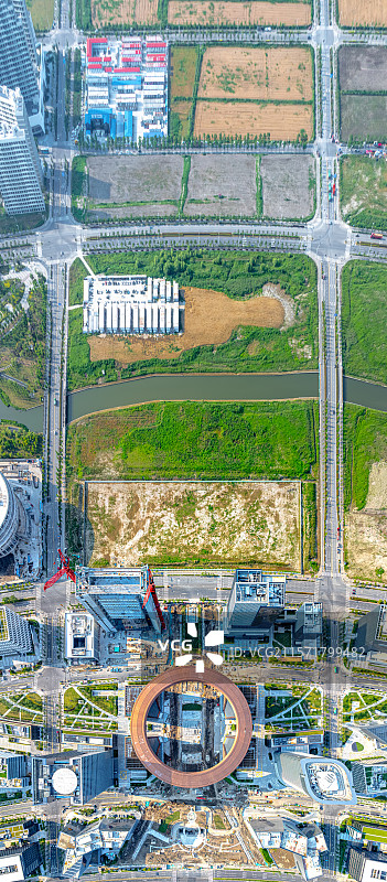 上海临港滴水湖金融湾 荣耀之环 跨境金融中心 临港新城地标建筑 离岸贸易 中国金融开放与创新发展图片素材