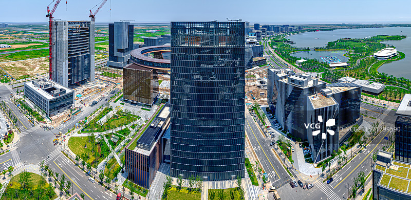 上海临港滴水湖金融湾 荣耀之环 跨境金融中心 临港新城地标建筑 离岸贸易 中国金融开放与创新发展图片素材