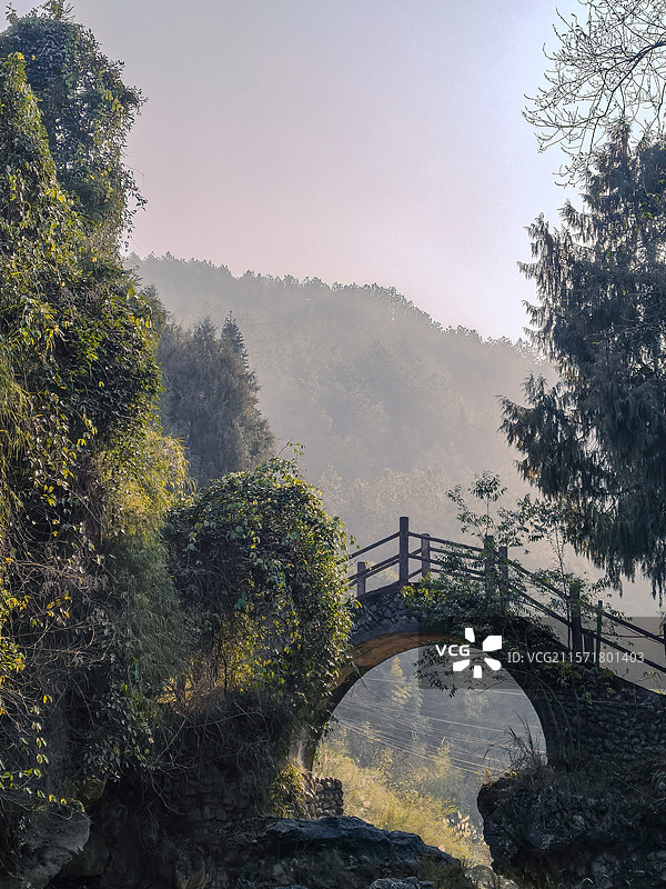 达州市賨人谷旅游景区   明朝石拱桥图片素材