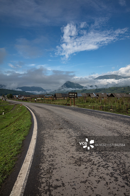 禾木村的公路图片素材