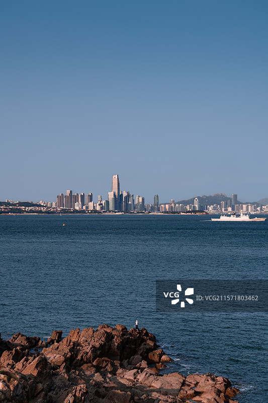 黄岛远眺青岛城市海洋美景图片素材