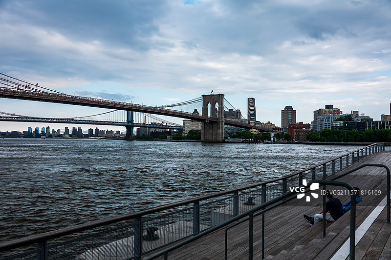 纽约的滨河公园—南街港17号码头（PIER17）图片素材