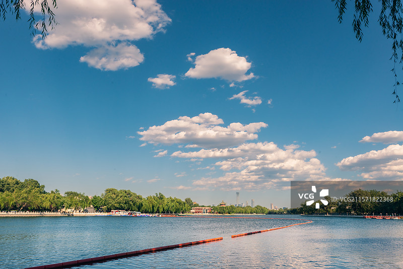 什刹海蓝天白云望海楼CBD中国尊中信大厦国贸图片素材