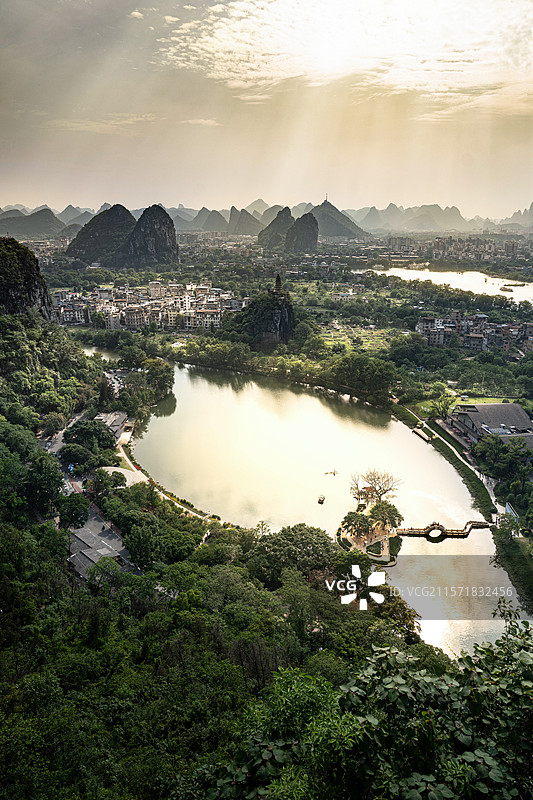桂林穿山景区的山水落日图片素材