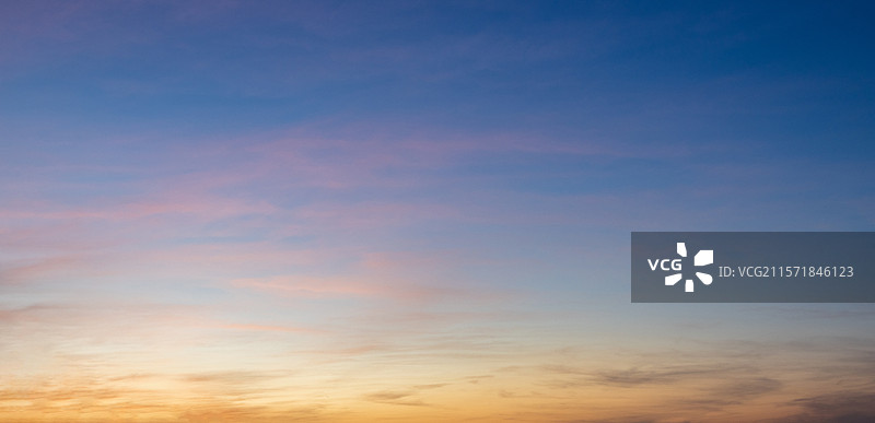 日落黄昏时分的天空晚霞图片素材