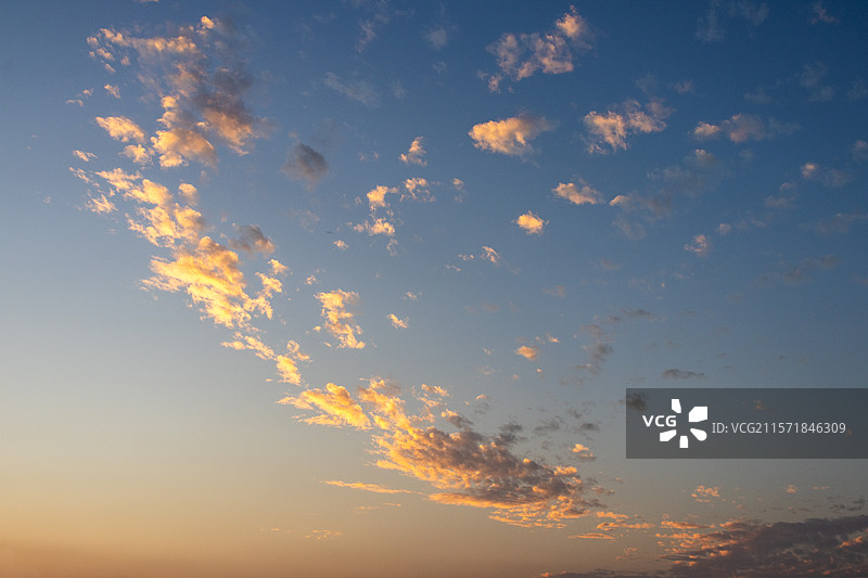 日落黄昏时分的天空晚霞图片素材