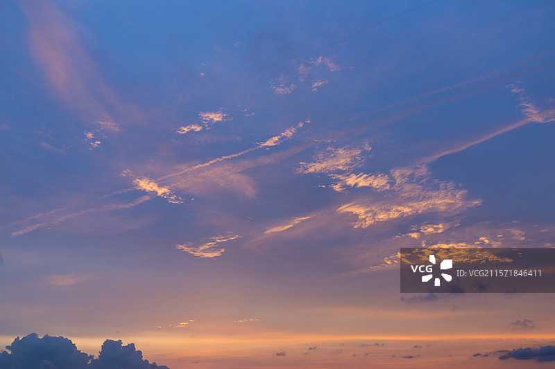 日落黄昏时分的天空晚霞图片素材