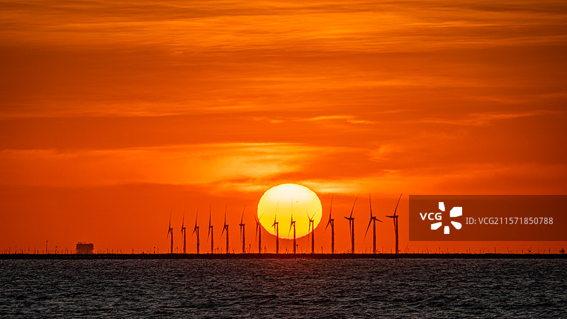 珠海高栏港风电场日出”欧米茄“图片素材