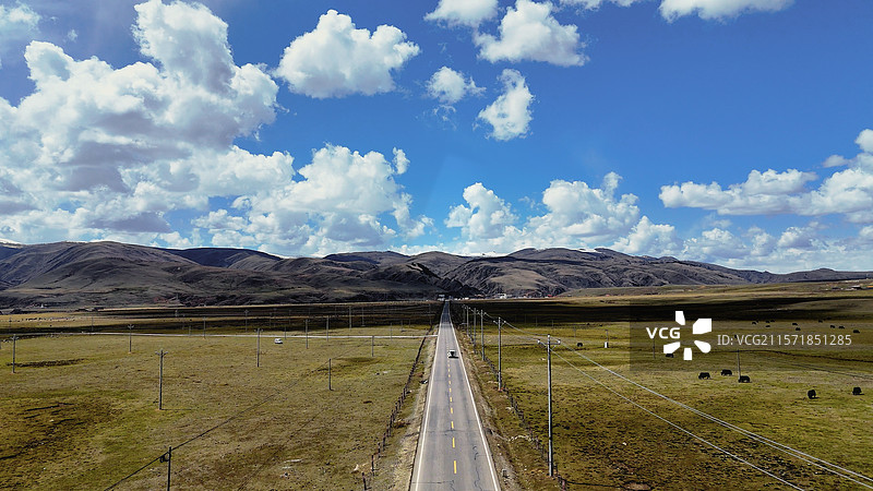高原上的公路图片素材